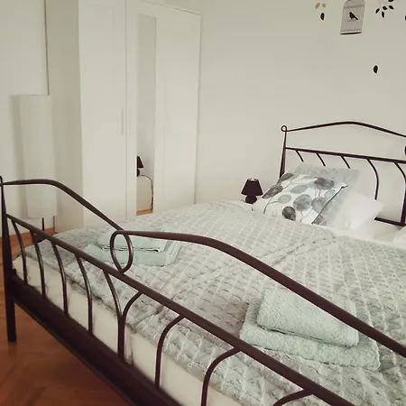 Gloria And Guest house *